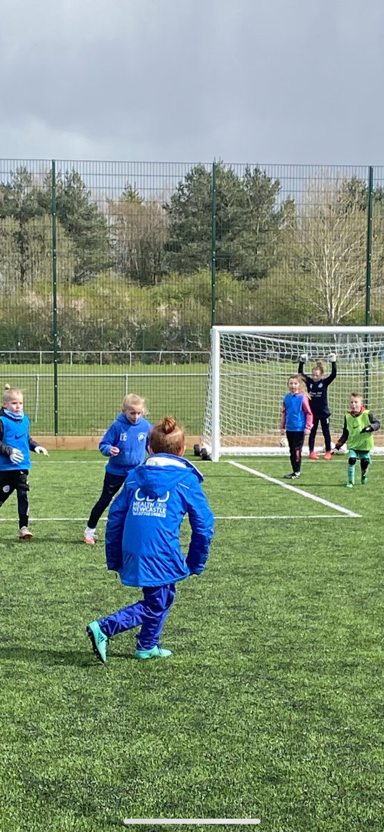 burradonjuniors's tweet image. Day 2 of our camp with @ACFC2020 a little chilly 🥶 but the kids are loving it, loads of skills, goals and saves all day, well done all involved 👏🏻👏🏻👏🏻⚽️🥅💙🤍