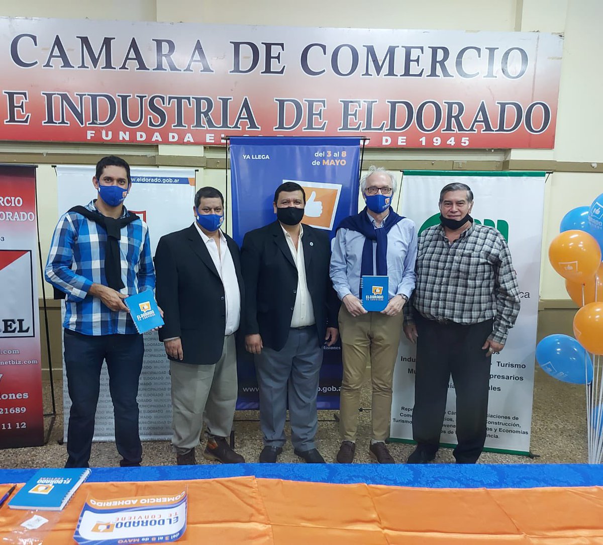 CEMISIONES's tweet photo. #AHORA Lanzamiento de “Eldorado te conviene” en la Cámara de Comercio de Eldorado. Junto al Pte. de la Cámara de Comercio local, José Aguero y el intendente @FMFabioMartinez participó el Pte. de la CEM @AleHaene
El evento se realizará del 3 al 8 de Mayo con ofertas y descuentos https://t.co/ukoMNrCSuc