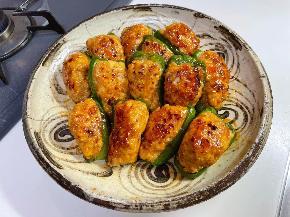 今夜のおかずはピーマンの肉詰めで決まり！はんぺん入りだから軽くて美味しい！