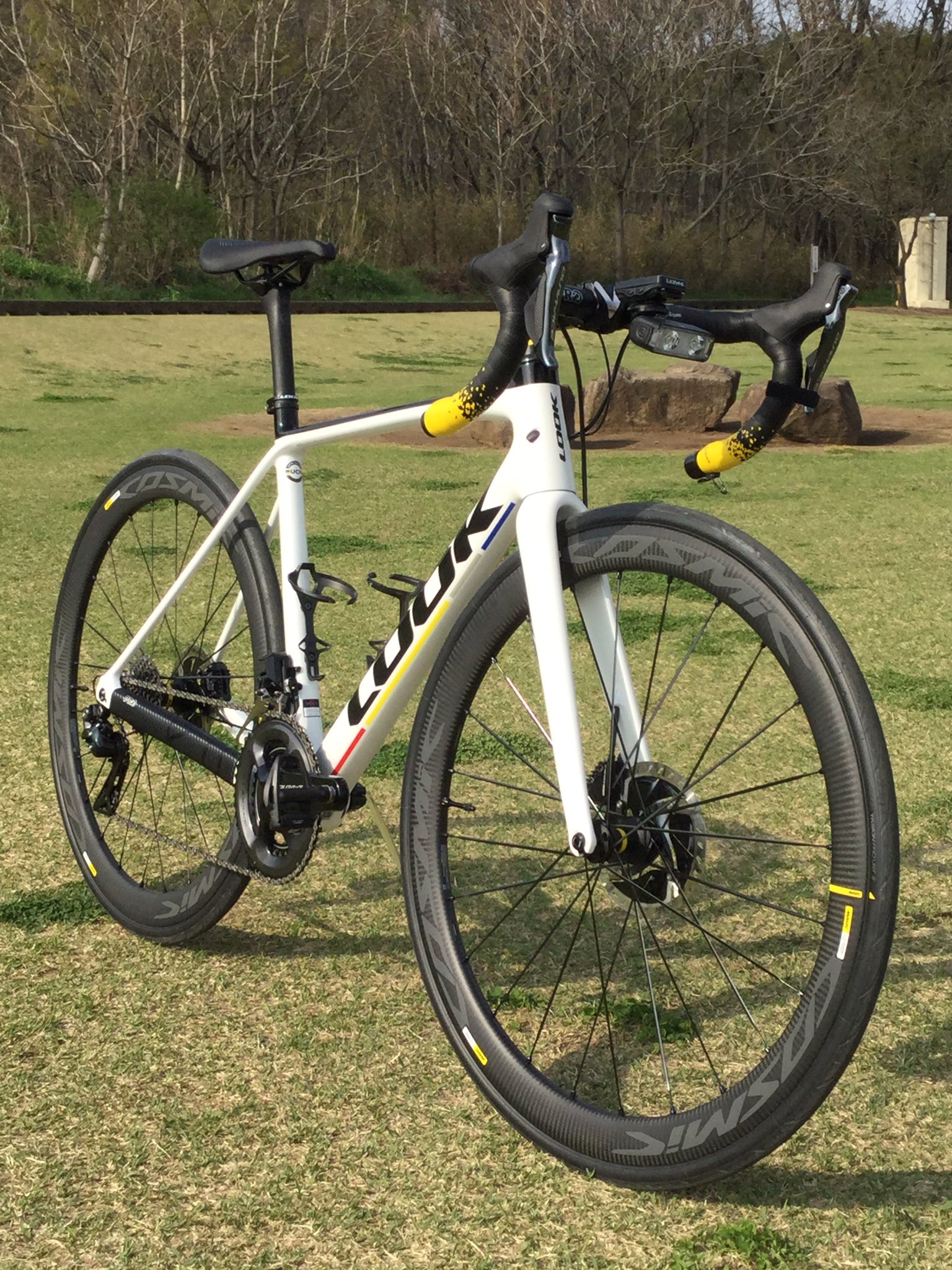 ゆ のす Look 785 Huez Rs Disc 21年モデルのフレームセットです 色はプロチームホワイトグロッシー スーパークライミングバイクと呼ばれる超軽量バイクです リムブレーキモデルだとほんと鬼のように軽いんですが今回はディスクブレーキモデルを ゆ のす Look 785 Huez Rs Disc 21年モデルのフレームセットです 色はプロチームホワイトグロッシー スーパークライミングバイクと呼ばれる超軽量バイクです リムブレーキモデルだとほんと鬼のように軽いんですが今回はディスクブレーキモデルを