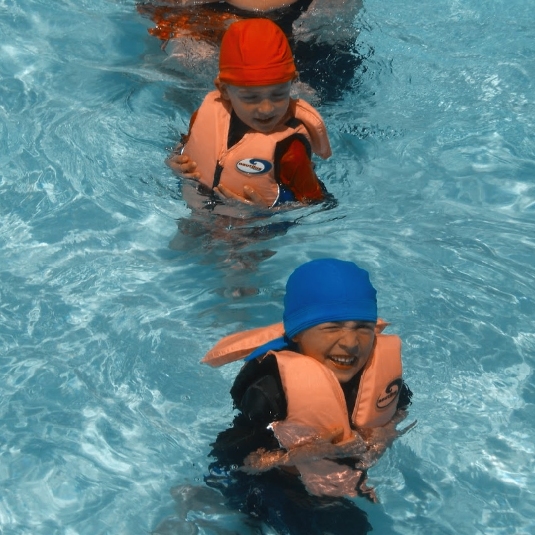 Should my kids wear a swim hat? With the wide variety of swim caps out there, anyone can find a swim cap they like in style and comfort ❤️😀 #cochlearImplants #hearingAid #hearLoss #deaf #cochlearHats #covid #corona #stress #virus #family #sunsafe #sunProtection #UV #SPF