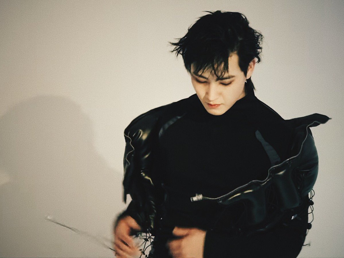 coconutverbena's tweet photo. good lord lim jaebeom 🔥 https://t.co/KwN4W9wC3B