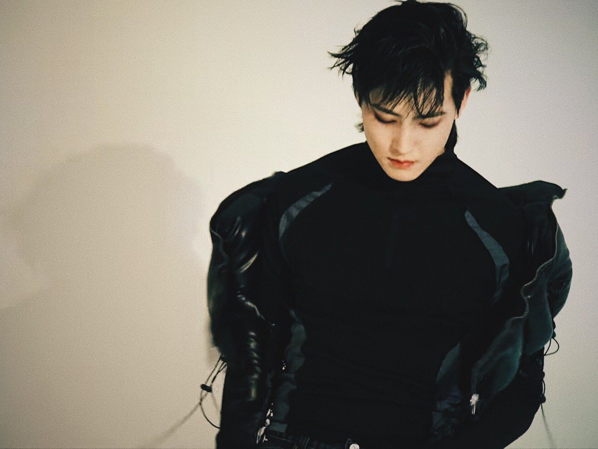 coconutverbena's tweet photo. good lord lim jaebeom 🔥 https://t.co/KwN4W9wC3B