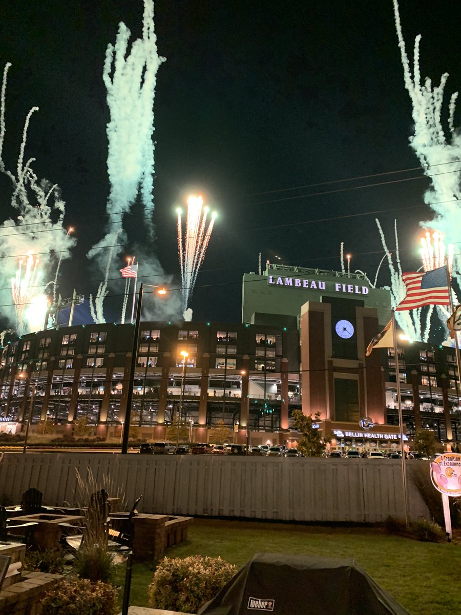 dmkmarquette's tweet photo. @NFLonFOX This is a debate? Tradition, sight lines, atmosphere, and tailgating = LAMBEAU. https://t.co/Yp5uQp1oLy