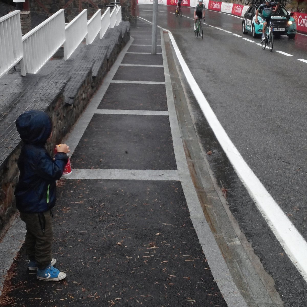 GloNoch's tweet photo. Tengo la suerte que puedo llevar a mi hijo muchas veces ver pasar las distintas vueltas y el siempre espera lo mismo... 
@UCI_cycling
 Cambien la regla. https://t.co/B6iE5JrYvc