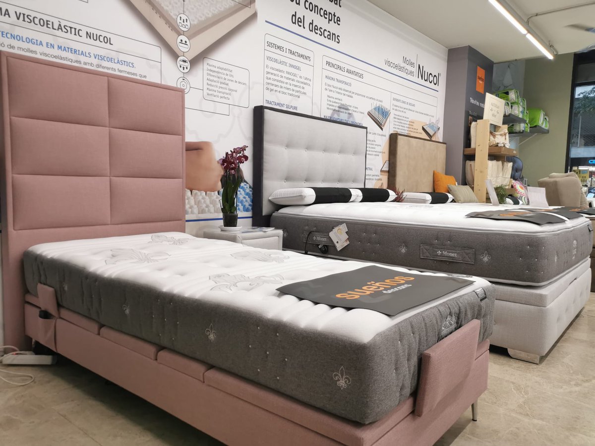 Factorydescans's tweet photo. [TRIPLE DESCUENTO] 50%+10%+5%+REGALO ¿Te lo vas  a perder? Ven a nuestras tiendas Factory descans y llévate el equipo de descanso que te haga soñar. Ahora es el momento. 
➡ https://t.co/w9EAhcUprz #Colchones #TripleDescuento #ofertasendescanso #especialistasensueños https://t.co/3StGOiwrLT