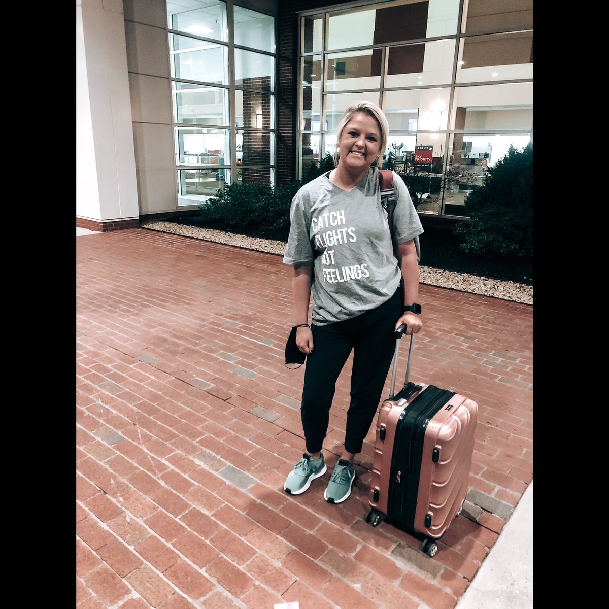 Ren_Hen11's tweet photo. Catch flights not feelings 🙃🤣✈️ https://t.co/hXoVnwNIJA