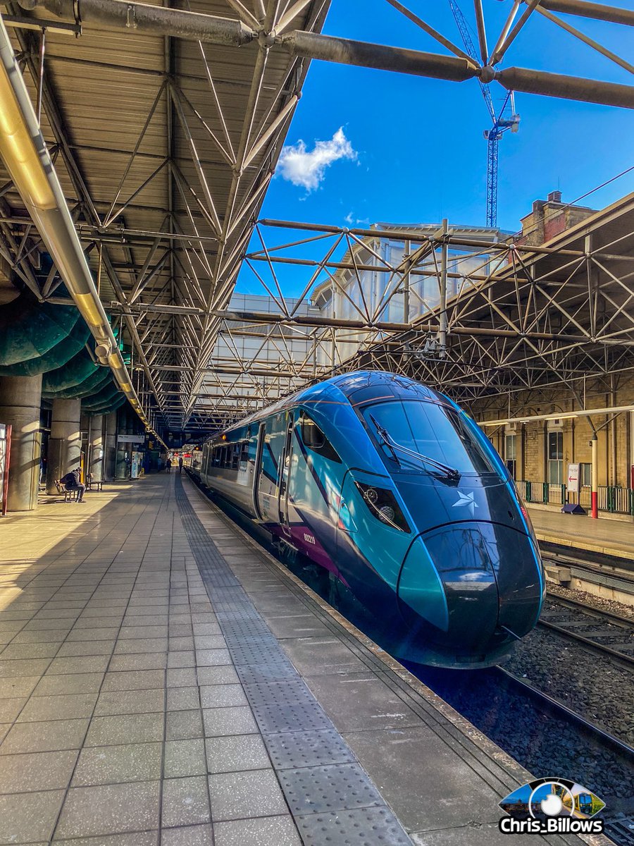 chris_billows's tweet image. Fine looking #Class802 @TPExpressTrains @TPEassist at #ManchesterVictoria