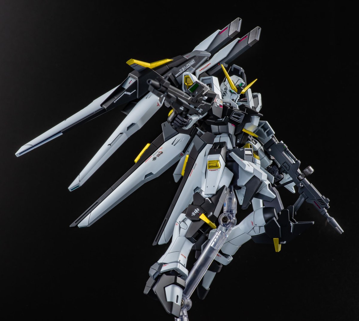 Hg1 144 ディスティニーガンダムwプラン 完成しました 今回は初心に戻って 組み換え簡単ミキシング をテーマに2つのキットを組み合わせて製作してみました カラーリングはホワイト ブルーグレー イエローゴールドの新しい組み合わせに挑戦しました 他写真は