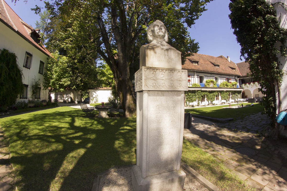 Registration for all categories is now open through our website! brahmscompetition.org/en/

-- Locations and date: Pörtschach and Velden, from September 5th to 12th.
-- Categories this year: Viola and Cello (finals with orchestra), Lied and Chamber Music.