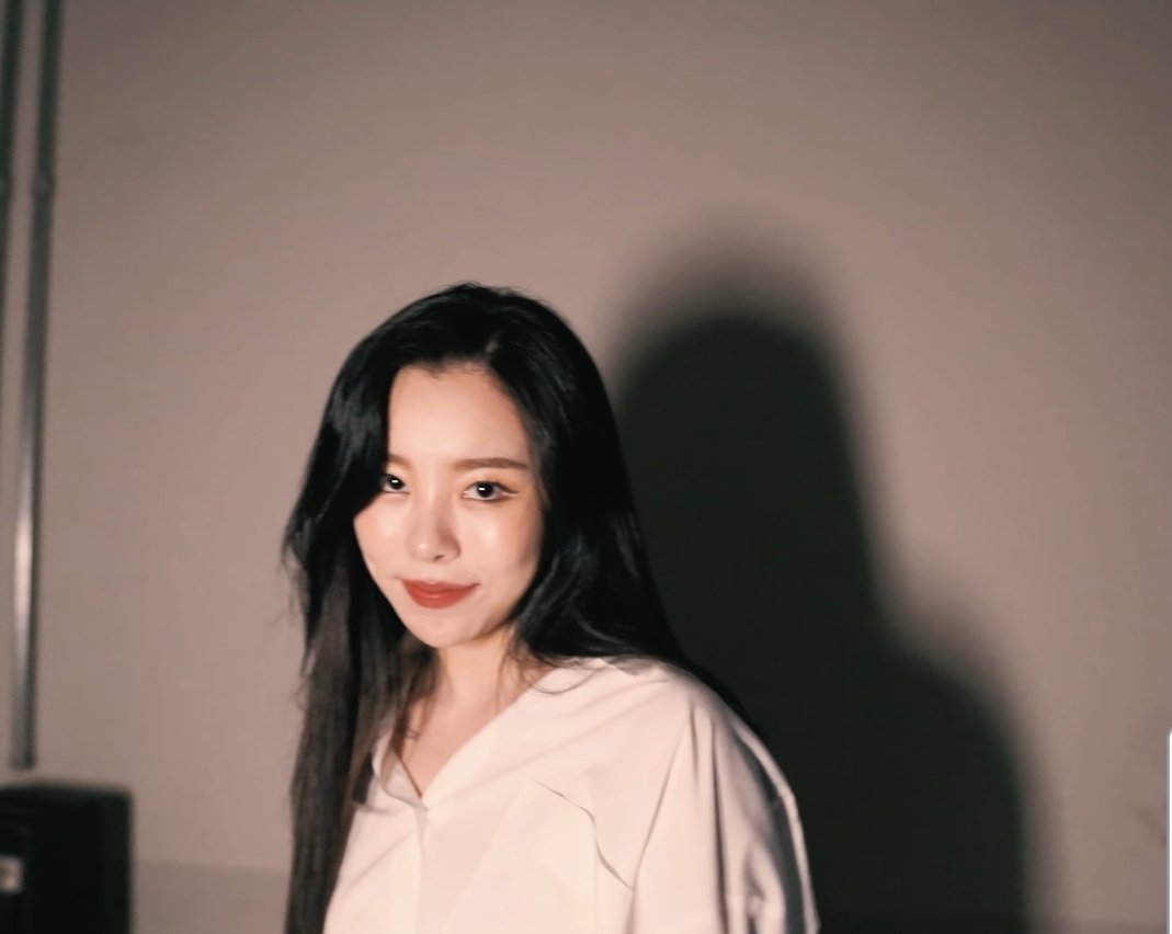 byulddoongie's tweet photo. WHY DOES SHE HAVE TO LOOK SO GOOD IN EVERYTHING 😭😭😭😭😭
#D7toWheeinRedd #ReadyForWheeinSolo #마마무 #휘인 #MAMAMOO #Wheein @RBW_MAMAMOO https://t.co/oygFv7emZI