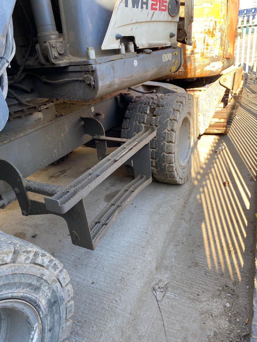 LondonSkipHire's tweet photo. For sale

Terex TWH215
2016 normal hours for the age

• Needs a new bonnet panel
• Possible injector issue black smoke coming from exhaust

Contact 020 8989 0449

Model goes for £60-65000 in good condition 
Will take £40,000 + VAT. https://t.co/IRUK4mb3bE