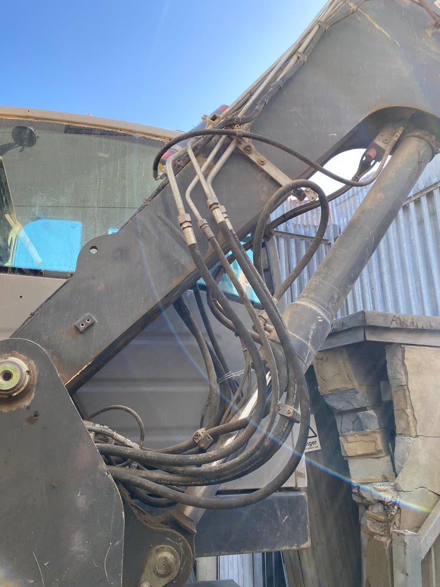 LondonSkipHire's tweet photo. For sale

Terex TWH215
2016 normal hours for the age

• Needs a new bonnet panel
• Possible injector issue black smoke coming from exhaust

Contact 020 8989 0449

Model goes for £60-65000 in good condition 
Will take £40,000 + VAT. https://t.co/IRUK4mb3bE