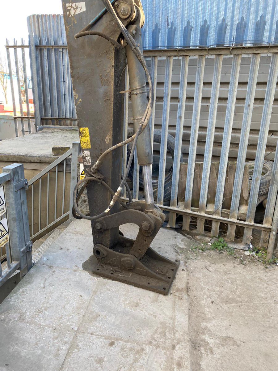 LondonSkipHire's tweet photo. For sale

Terex TWH215
2016 normal hours for the age

• Needs a new bonnet panel
• Possible injector issue black smoke coming from exhaust

Contact 020 8989 0449

Model goes for £60-65000 in good condition 
Will take £40,000 + VAT. https://t.co/IRUK4mb3bE