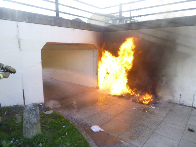 Tyne_Wear_FRS's tweet photo. Do you know where your wheelie bin is? 🤔

On Monday West Denton firefighters tackled this wheelie bin fire.

Please:
🔒 keep your wheelie bins secure
📅 only put your bins out on the morning of collection
👍 bring them back in as soon as you can

#HelpUsHelpYou #FireStoppers https://t.co/7fv0e1QOC0