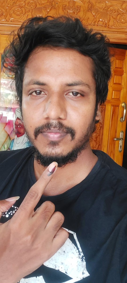 SriramShruti's tweet photo. நேர்மையின் சின்னம் டார்ச்லைட் 🔦👆 done my duty ! 
#MyVoteForMNM 
Please Vote 🙏
#TamilNaduElections2021
#Govote
#PromiseToVote https://t.co/JiuG75UrCW