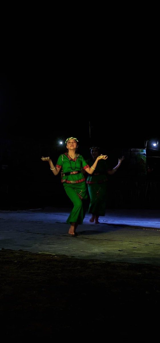 Hello this Benuaq dance ... #dayak