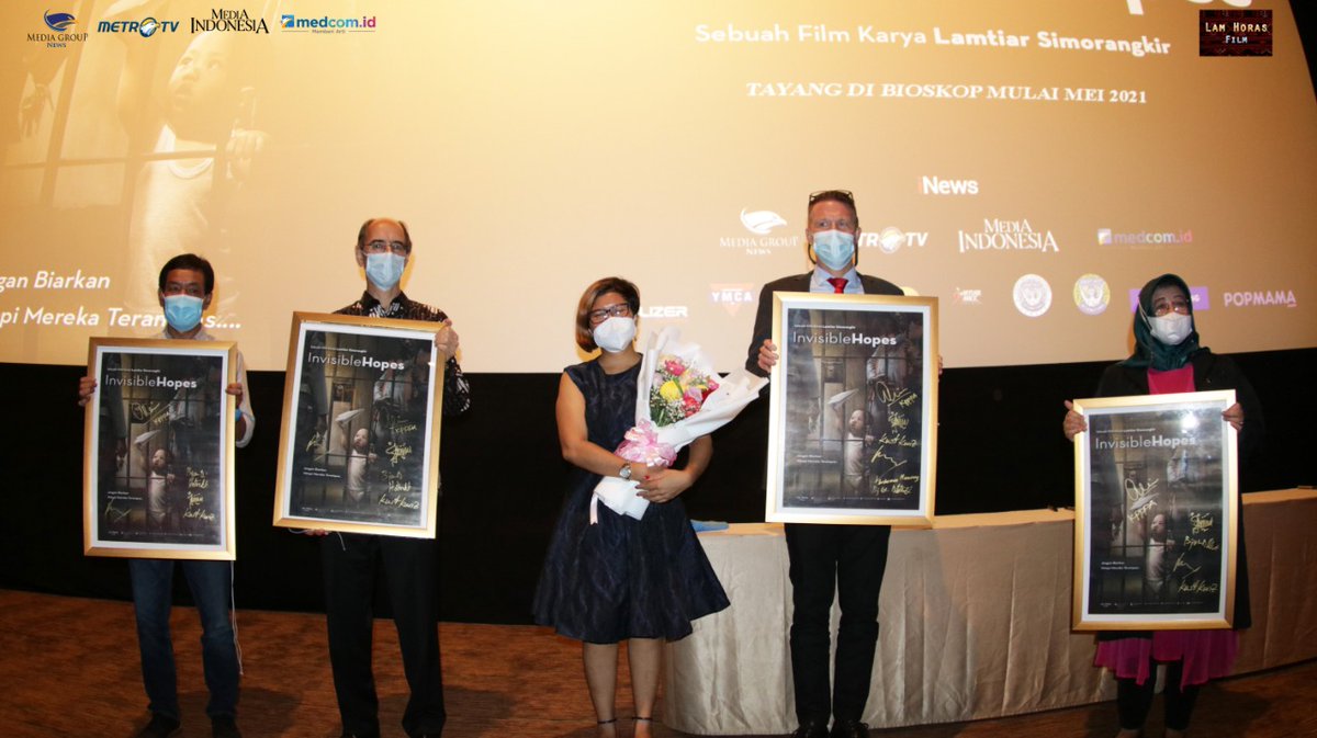 medcom_id's tweet photo. Invisible Hopes
Flm pertama di Indonesia yang mengungkap lebih dekat kehidupan para narapidana hamil &amp; anak yang mereka lahirkan yang terpaksa hidup menjadi korban terselubung dibalik jeruji penjara. Produksi @LamHoras  ini akan tayang di bioskop pada Mei 2021.
#MedcomAd https://t.co/FEB48YSB5D