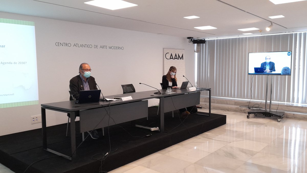 CAAMGranCanaria's tweet photo. Alfons Martinell: "En Cultura se habla mucho del pasado y pocos estudios abordan el futuro, algo que debemos corregir. Tenemos que preservar el patrimonio pero pensar también en las nuevas generaciones y en un futuro sostenible". #AulaSostenibleCAAM 
#CAAMendirecto 📡@reds_sdsn https://t.co/OdNnen92Y4
