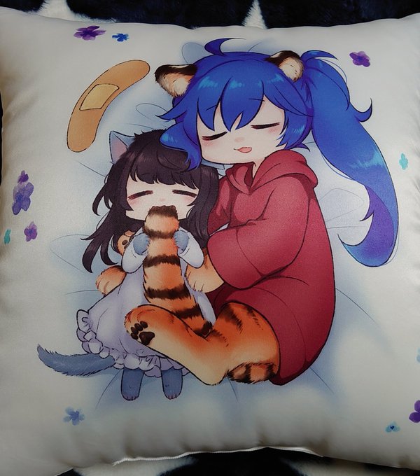 変態クッション爆誕しました!!!!!!!!!!!!!!!でかい!!!!!!!!!!!!すべすべもちもち!!!!!!!!!!!
イズムさん(@rubber_ism)で製作していただきました、素晴らしいお仕事をありがとうございます……🙏
#モノづくりイズム 