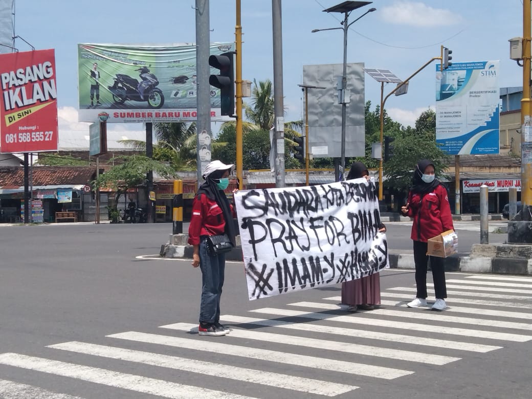 _Aris1234's tweet photo. Semoga saudara saudara kita yang ada disana tetap dilindungi sama Allah SWT.
#PrayForBimaNTB
#PrayForNTT
#IMAMY
#HMNY https://t.co/r4a5z6EVwO