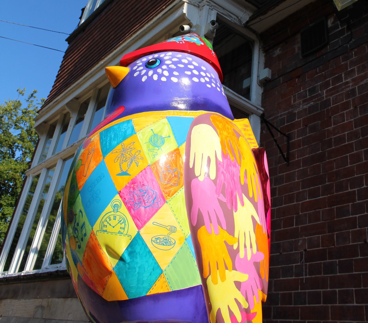 We are very sad to learn that artist Jess Kemp has passed away. Jess worked closely with our patients during #Hoodwinked2018 to create our beautiful Hands of Hope robin sculpture. 

Sending love and sympathy to her family and friends. 💜

city-arts.org.uk/with-love-to-o…