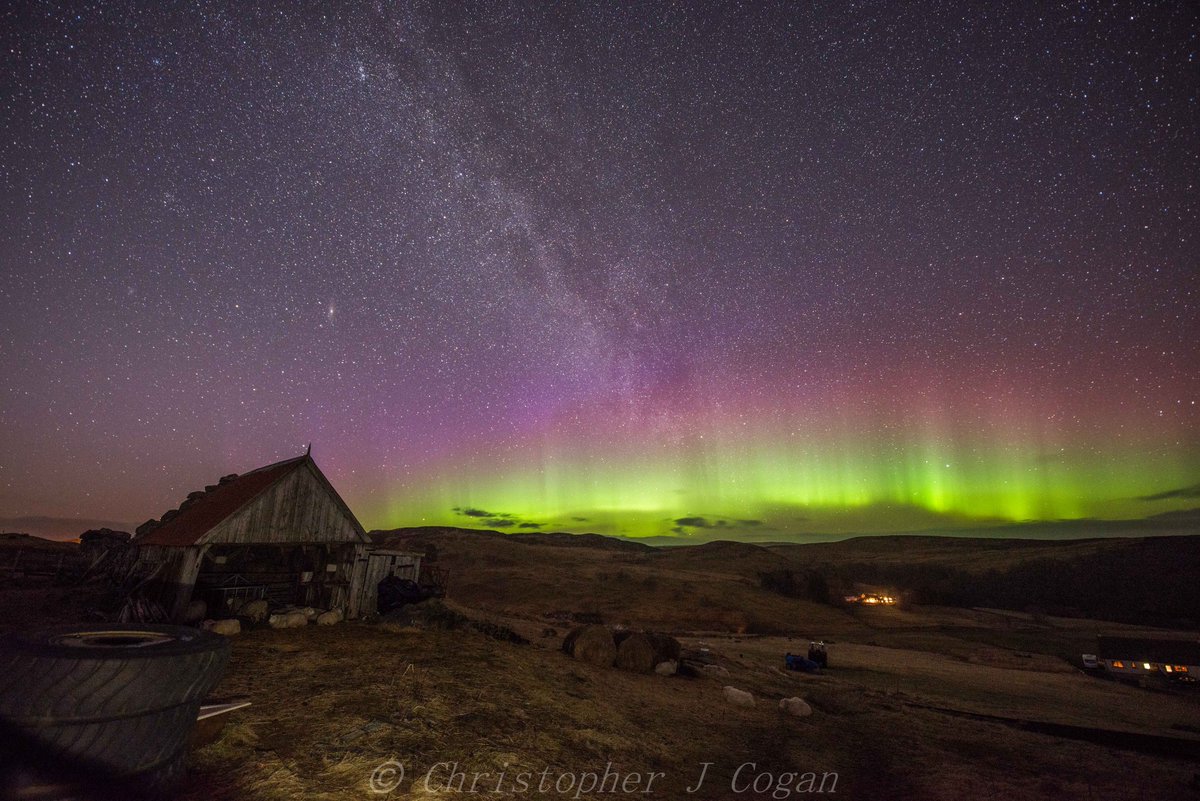 cogie_s's tweet photo. #Rogart and #Lairg #Sutherland where the only light pollution is supplied by mother nature. #DarkSkyWeek #DarkSky #milkyway  #auroraborealis #Aurora 
 @RMGreenwich @LairgandRogart @VisitScotland  @LairgHighland @altnaharra1 @LairgLochview 
Greatest show on earth. https://t.co/1Bsw1ebimq