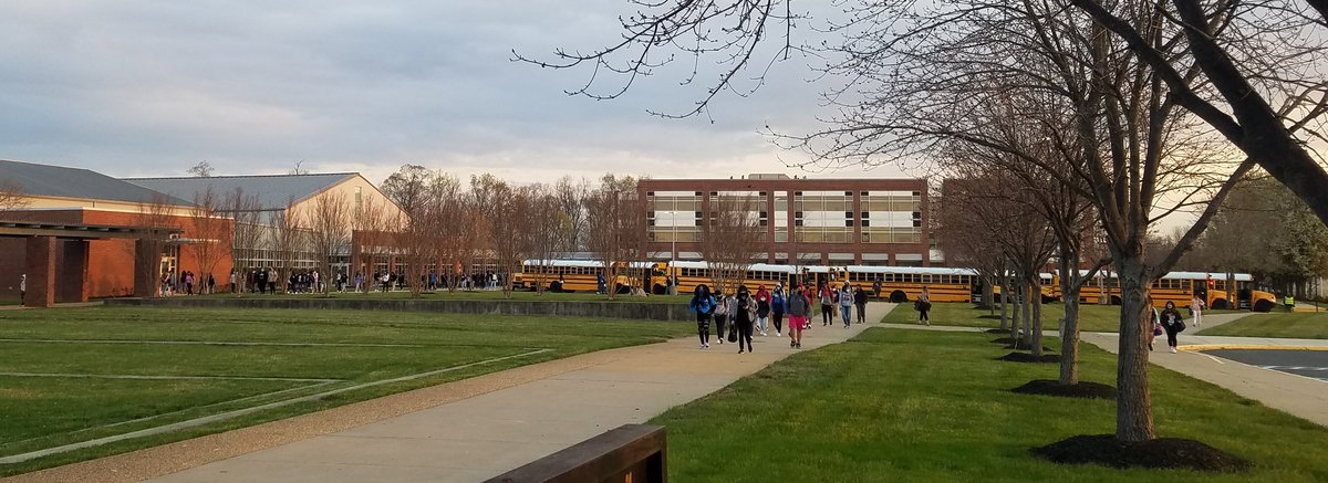 desireetickle1's tweet photo. Best morning ever! Greeting Zone 1 students back to school! ❤ @MpMiddle https://t.co/vWmG14ftrM