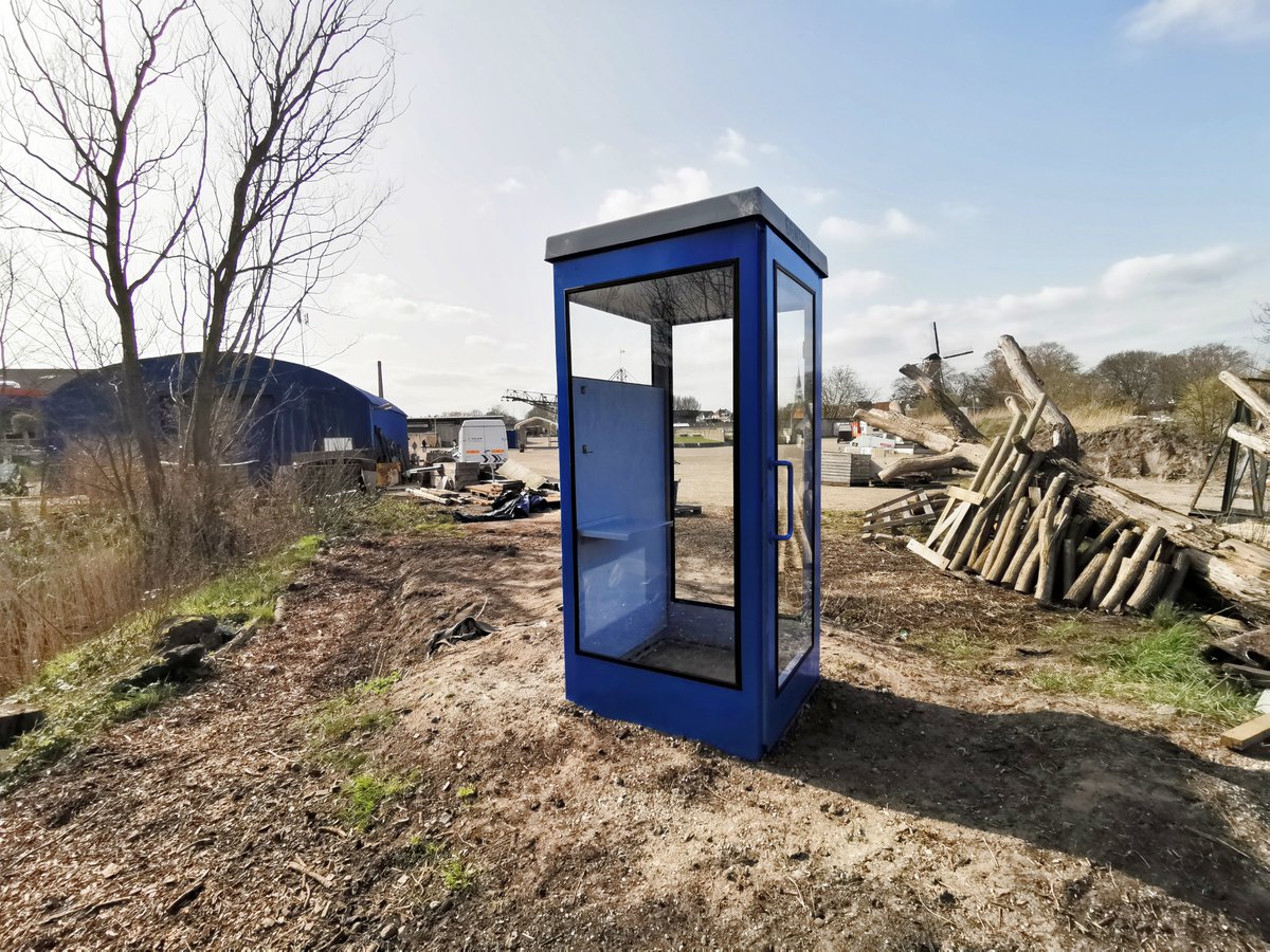 RaymondAarsman1's tweet photo. De 'Telefoon van de wind' voor het bellen naar overleden persoon, welke eind mei 2021 te gebruiken is op @GOUDasfalt in #Gouda. #telefooncel https://t.co/1NWUYxmUHv https://t.co/knKA7AqbrG