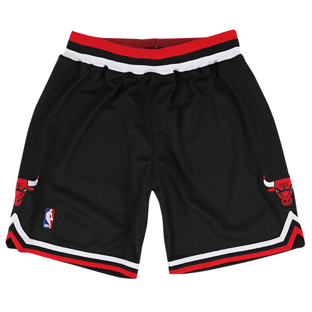 SOLELINKS's tweet photo. Ad: Chicago Bulls 1997 /98 Mitchell &amp; Ness NBA Authentic Shorts dropped under retail via Eastbay => https://t.co/PmbC2MHkJD

15% off with code PARAPR15 https://t.co/JVOaUB4hyY