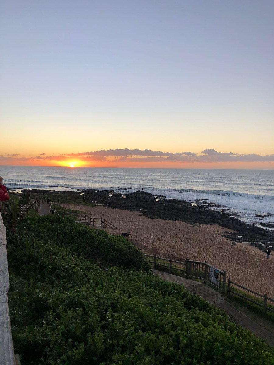 Linbuys's tweet image. Balito sunrise. What an awesome long weekend with the fam..