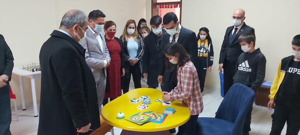 camliyaylamem's tweet photo. Çamlıyayla İmam Hatip Ortaokulu’nda kurulan Okuma Salonu ve Zeka Oyunları Sınıfının açılışı Sn Kaymakamız @MZencirli , Belediye Başkanımız @ismaiItepebagli , İlçe Milli Eğitim Müdürümüz @mustafa6133 , şube müdürlerimiz, öğretmenlerimiz ve öğrencilerimizin katılımıyla yapıldı. https://t.co/dogPkT0OjC