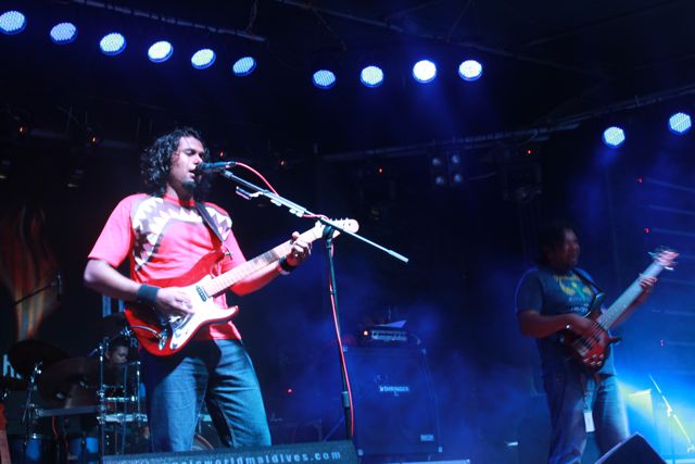 taaqative's tweet photo. #Throwback to this gig in the Maldives, circa summer 2010, at the 'Burn' Festival, alongside @Metalasia8 and others..
#Tuesdays #Gigs #TAAQLive #Festivals https://t.co/MHfSA56TPx