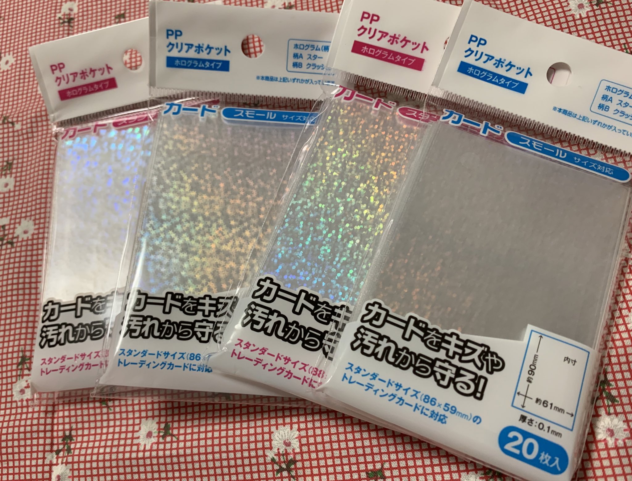 ゆか セリアのホロスリーブ 私も見つけたのでスターとクラッシュ 買ってみました 大きさは画像をご参考ください パシャこれ エモカはスタンダードサイズ ウエハース メタカはスモールサイズが少し余る感じです でもすごい推しが可愛くな