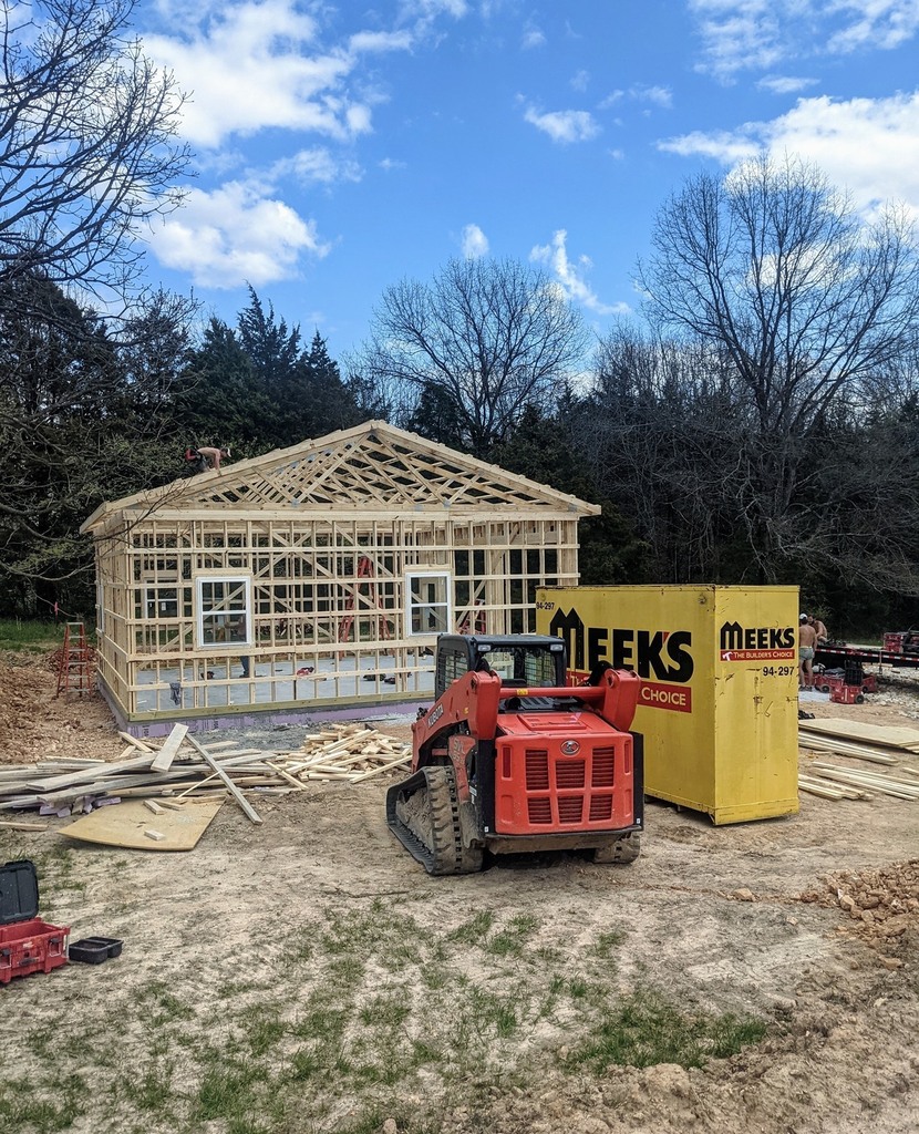 Didn't take the guys with @lance_buildings long to put our shop up at the #RedForgeFarms home.  Last week formed and poured the slab and by lunch today they should be pretty well done.  The house is coming along really nice as well, we start backfill tod… instagr.am/p/CNUqlFlMz8i/