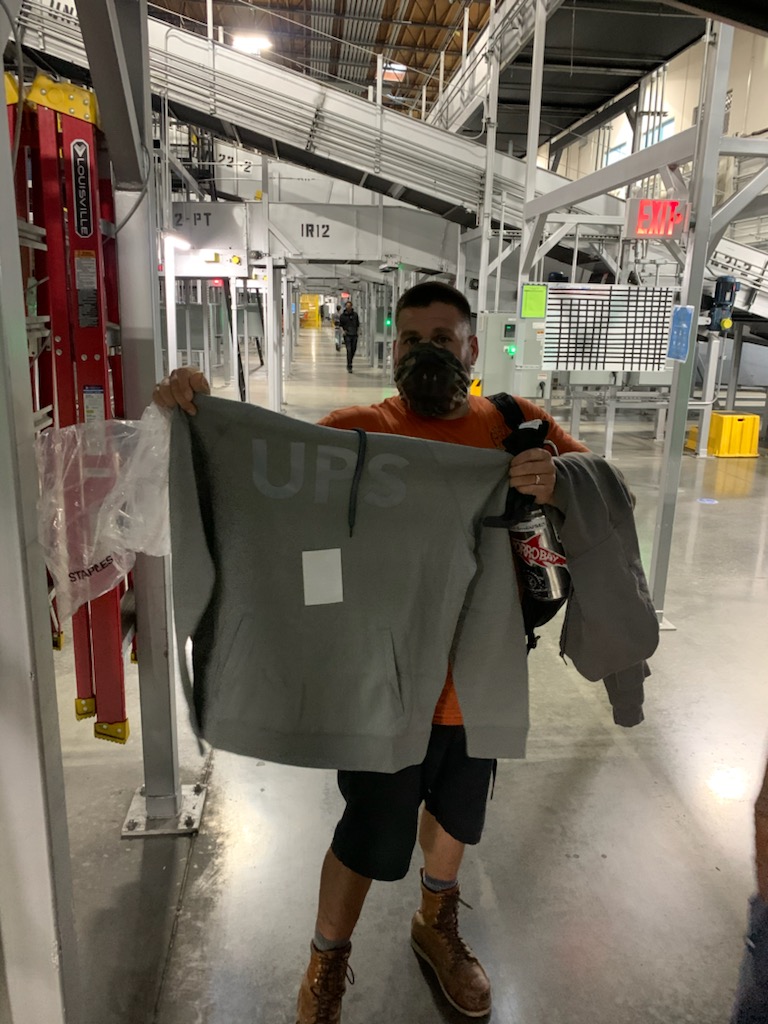 UPSLaMirada's tweet photo. What should you do if you see a falling package?
STEP AWAY!!!
#SoCalSOSafe #SafeWorkMethods https://t.co/hPXZIGScaK
