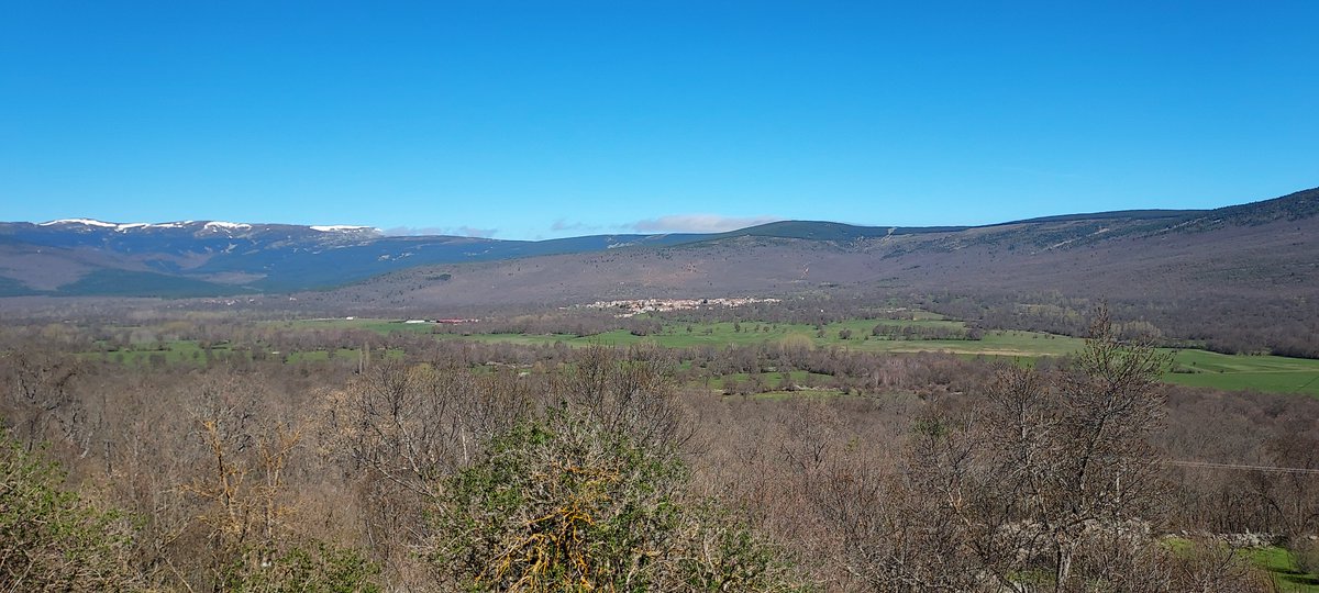 ayunvaldetera's tweet photo. Valdeavellano de Tera- Villar del Ala
Sendero de pequeño recorrido (P.R. SO-9 ) 
Esta ruta atraviesa la “Vega de Valdeavellano”, un inmenso prado en el que pastan todavía abundantes vacas. Es un recorrido muy sencillo y de escaso desnivel y asequible a casi cualquier persona. https://t.co/HboRKwVWIj