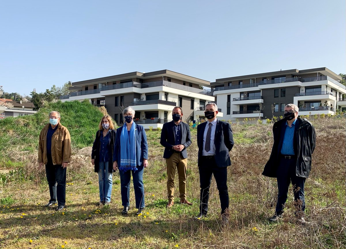 epfl74's tweet photo. Vendredi 2 avril @LaFonciere74 et #SAMONTBLANC présentent le programme #BRS « Les Ecrins » avec les élus et le Maire de #VétrazMonthoux, M. Antoine.
30 logements en accession abordable à la propriété.
@LaFonciere74
#BRS
#VetrazMonthoux
#SAMONTBLANC
#logementpourtous https://t.co/t3L36IOR3Z