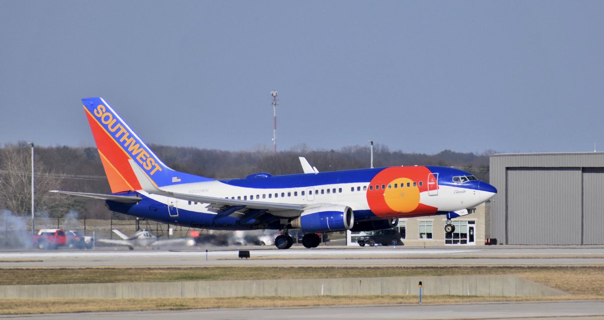GerardiAviation's tweet photo. @SouthwestAir #Boeing 737-700 wearing the #ColoradoOne livery arriving into @FlyGRFord after a flight from @DENAirport 
⛰ 
This is one of the few #Southwest state liveries to still feature the older tail https://t.co/Wp1KNNZMvq