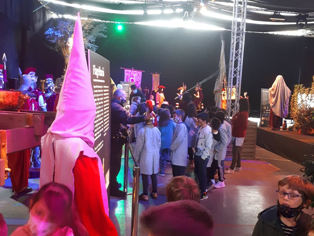 Aquest matí els alumnes de 3r, 4t, 5è i 6è de la <a href="/La_Immaculada/">LaImmaculadaSVH</a> han visitat l'exposició de Setmana Santa. Han conegut de ben a prop part del patrimoni cultural del poble.

#setmanasantasvh