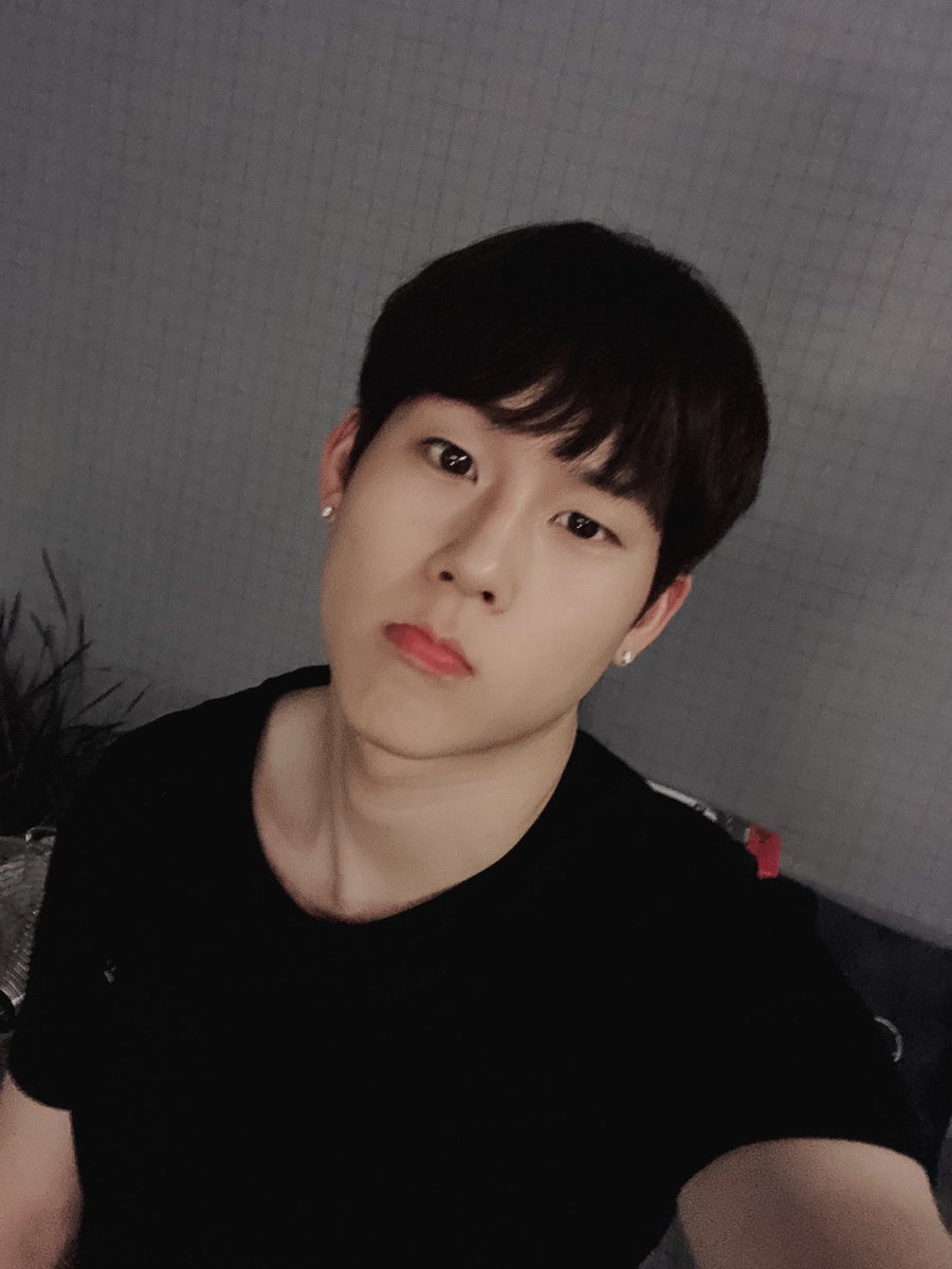 OfficialMONSTAX's tweet photo. 날씨주아🤎 #주헌 https://t.co/OQxNTpiGqt
