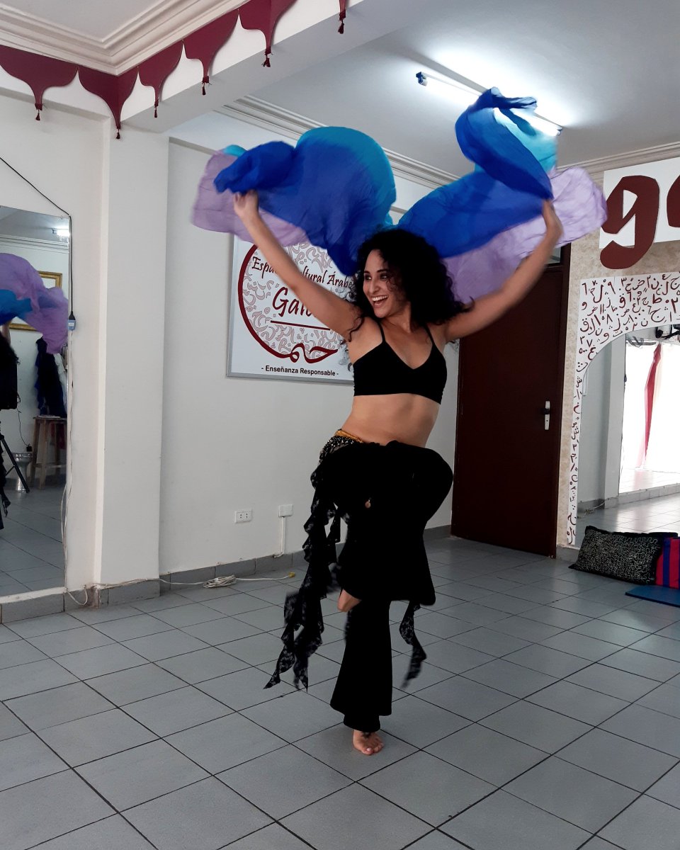 BellydanceGalem's tweet photo. #veil #dancer #bellydance https://t.co/MXgAr58XD4