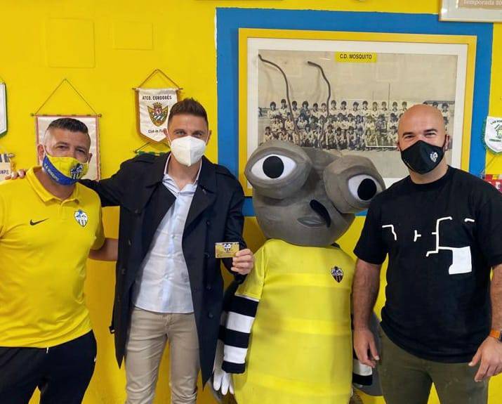 ¡Hoy hemos tenido una visita de arte! 🔥

@joaquinarte ha estado hoy en nuestras instalaciones, conociendo a nuestra mascota y... ¡Haciéndose socio! 🔝

¡Gracias por tu visita, Joaquín! 👏🏻

#PasiónAmarilla💛