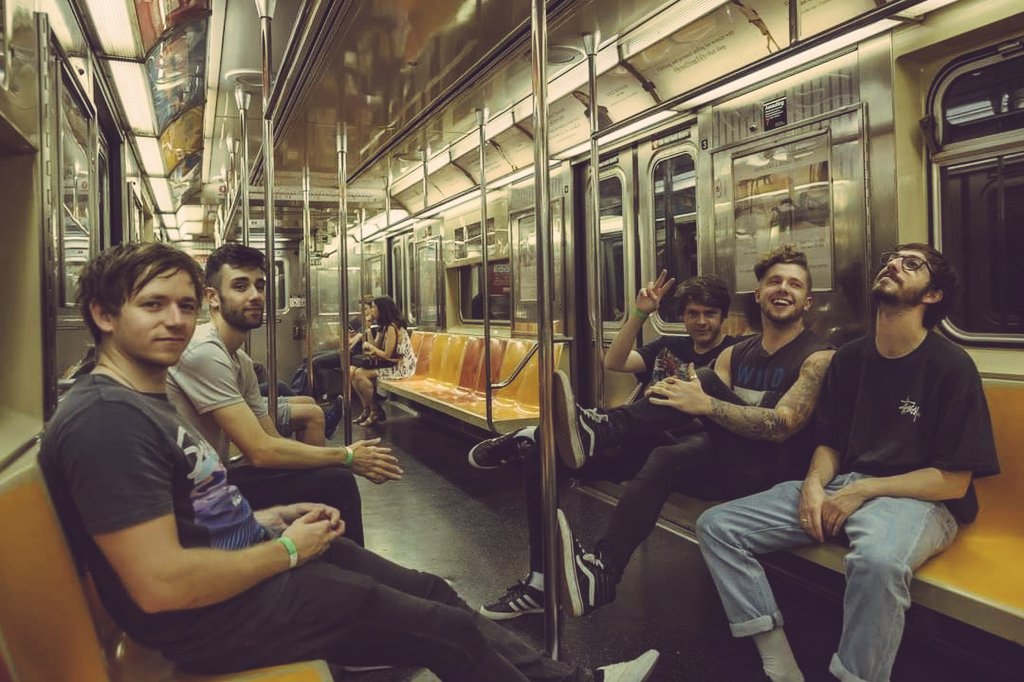 boysmusicuk's tweet photo. On the subway in New York 🇺🇸🎸🍔🎤💐🎤🌴🍺 https://t.co/Yd92dLZ1bY