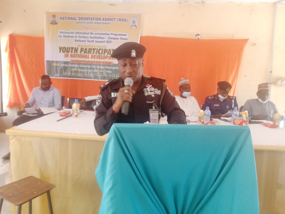 SokotoNoa's tweet photo. The second presenter M. Y Maru who is the representative of the Commissioner of Police  presenting paper on: "Insecurity and the Nigerian Youths: The Way Forward" during the occasion
#YouthParticipation In
#NationalDevelopment https://t.co/XwmXp4yxMk