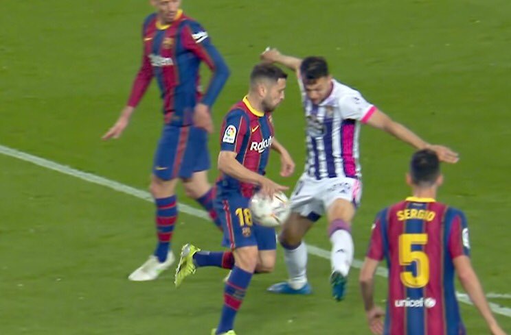 elchiringuitotv's tweet image. 💣💥 ¡LA MANO DE LA DISCORDIA! Tras unas horas. ¿DEBIÓ SER PENALTI?

🔁 RT = SÍ
❤️ Me Gusta = NO

👉 Todo a las 15:10 en #JUGONES.