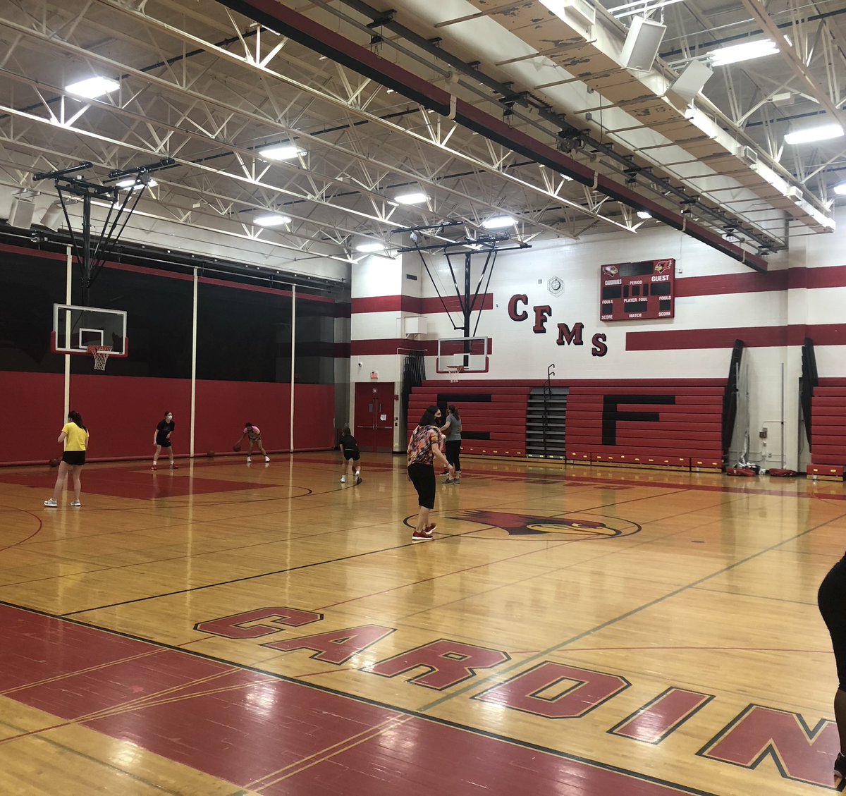 fjelly5's tweet photo. @chihigbb Thank you to Coach Bestul for coming into our middle school basketball practice this morning @CFMSCardinals @Thompsonswisdom #fortheculture https://t.co/Q2bkcITleZ