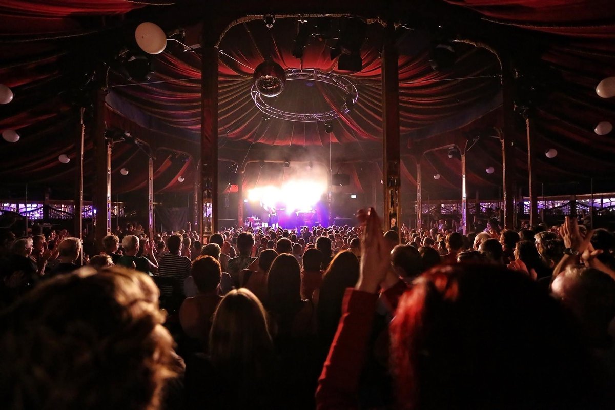 About 2 months into dating I invited <a href="/timkasule/">timothy kasule</a> to come see me perform for the first time. This was the audience that night at Sydney Festival. What a fuckin flex. Well done past Libby