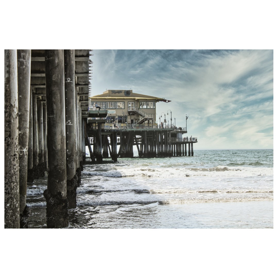 One of the iconic spots in the city. Being around, I had to take the shot 🤙
#beachphotography #canonespaña #discoverla #loweprocapturelife #natgeoyourshot #ocean #pier #pierpressure #santamonica #solarcollective #southbay #southbaylife #thislifemagazine #viewbug #visitcalifornia