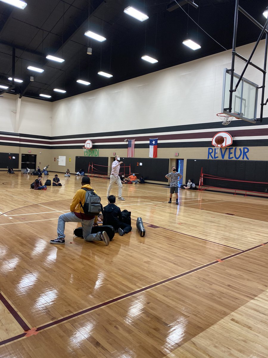 RyonMiddle's tweet photo. Mr. Fraser challenged Elijah to an early morning percentage exercise...higher scoring free throw percentage wins. Congrats Elijah. #prmrocks https://t.co/892CJaSwrg